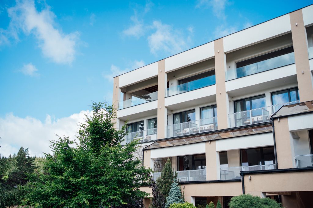Bývalý hotel na Lipně ožil. Salutem Group ho proměnila v Apartmány Star Lipno